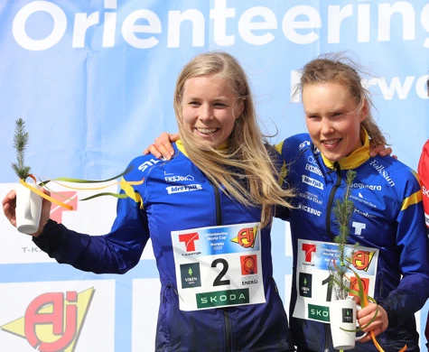 Sara Hagström och Tove Alexandersson efter dubbelseger på världscupen i Norge våren 2023.
