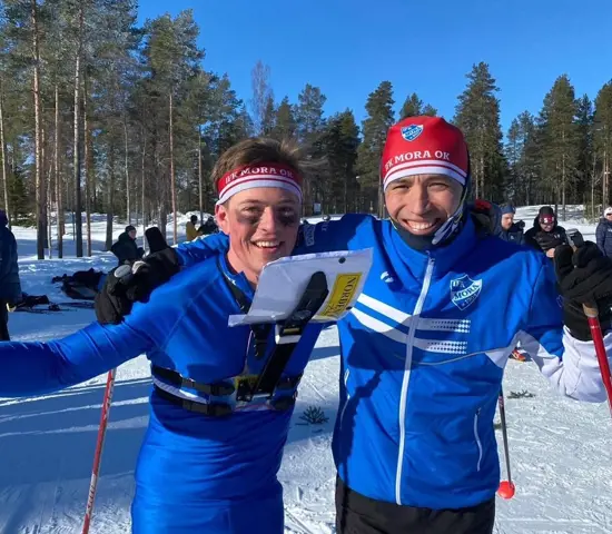 Jonatan Ståhl och Andrey Lamov när de vann SM-stafetten tillsammans 2023.