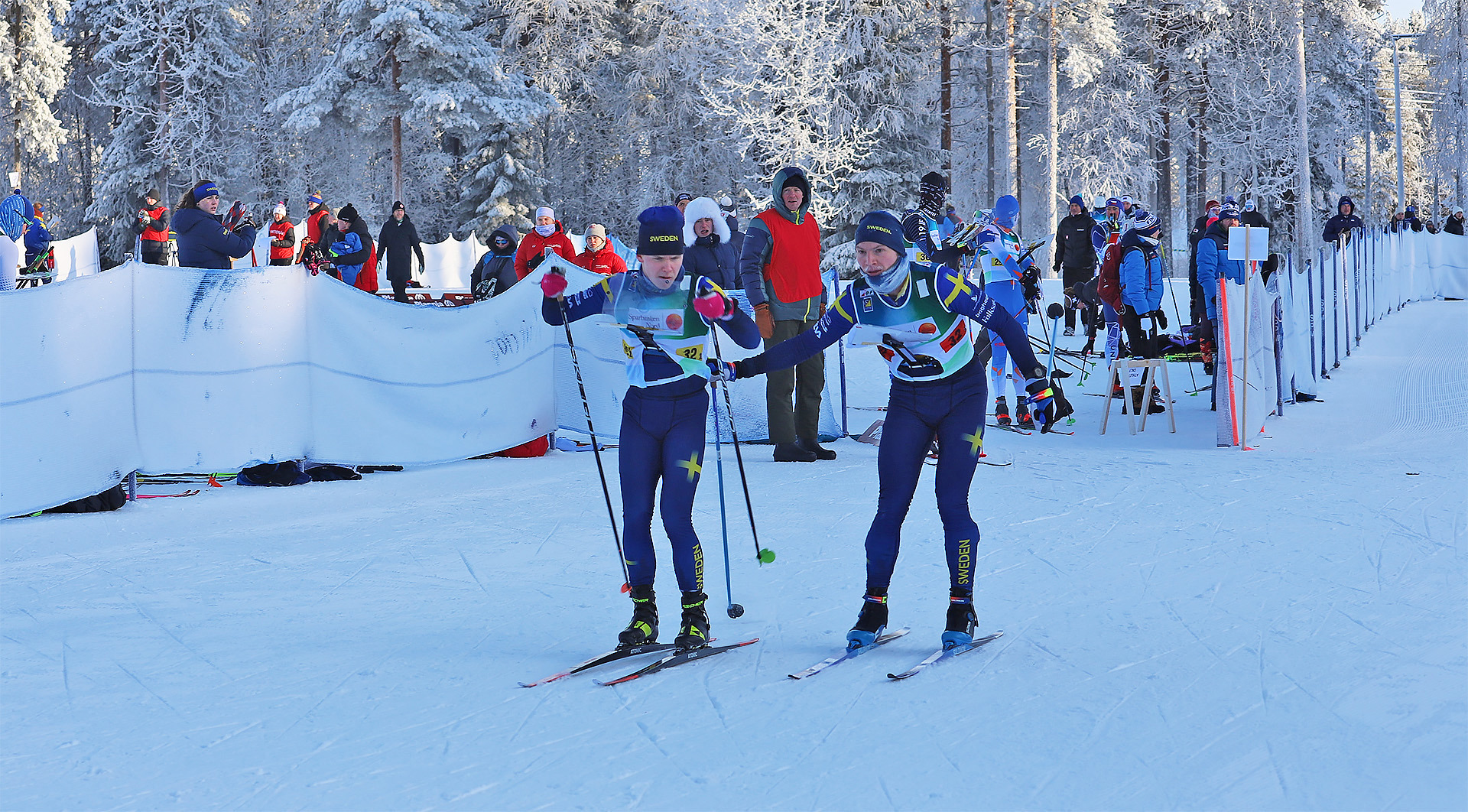 Mattias Larsson och Isak Lundholm är två av åkarna i skidorienteringslandslaget inför nästa vinter. Bilden är från stafetten på världscupen i Luleå i vintras. 