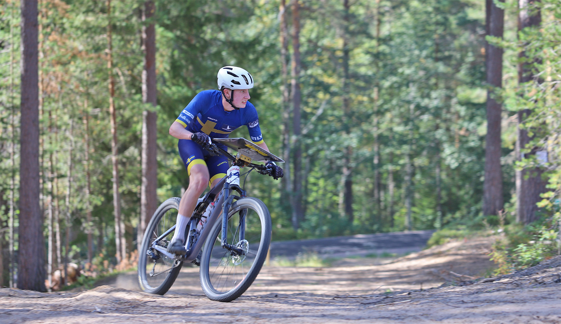 Joel Holmgård på väg mot sitt andra raka JVM-guld. 