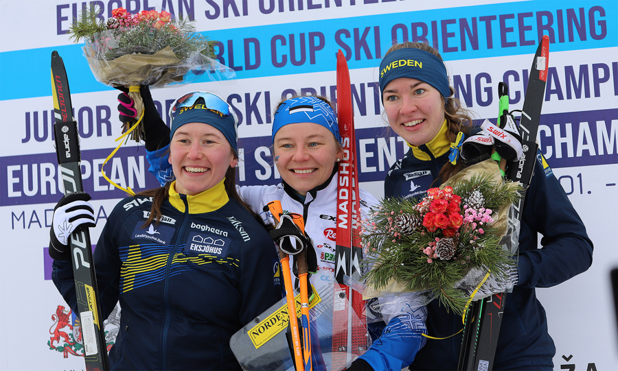 Evelina Wickbom och Elin Schagerström flankerar vinnaren Daisy Kudre Schnyder.