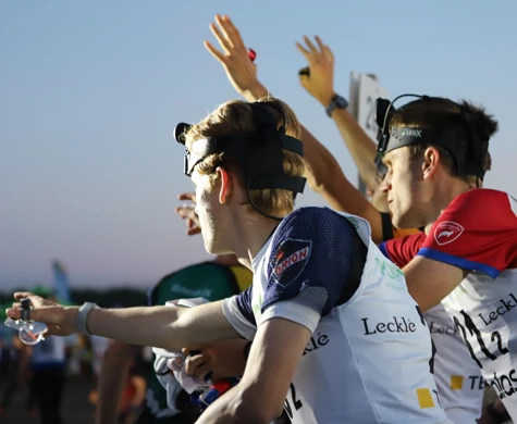 Löpare vid växling under Jukola 2024