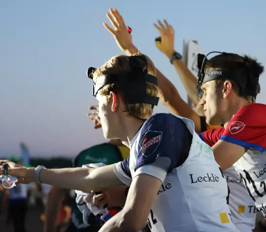 Löpare vid växling under Jukola 2024