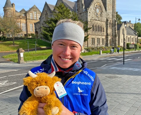 Tilda Östberg med ett stort leende efter dubbla segrar på Euromeeting i Skottland.
