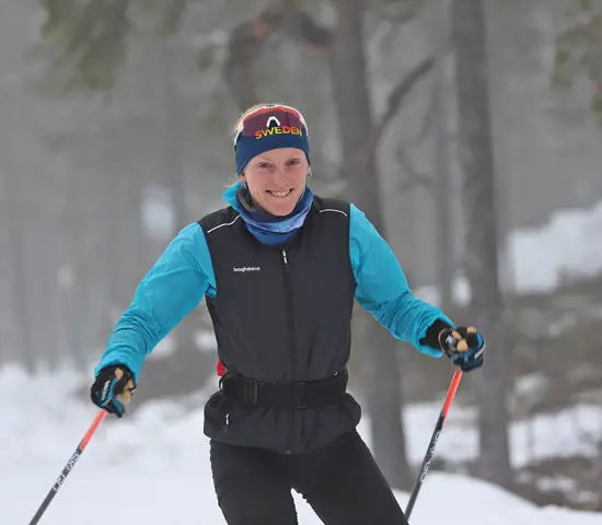 Linda Lindkvist kör de första träningspassen på snö på Idrefjäll inför den kommande skidorienteringssäsongen. 