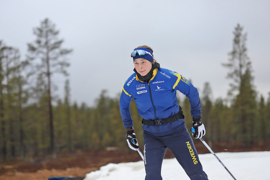 Anna Aasa tränar på snö på Idre Fjäll och tänker på vinterns VM i Japan. Bild: Johan Trygg.