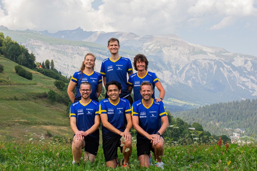 Ledargänget vid VM i Schweiz. Övre raden från vänster: Emma Lindgren (fysio), Olle Boström (OL-teknik, förberedelser) och Anneli Östberg (förbundskapten). Nedre raden från vänster: Henrik Berg (kock), Joel Welander (kock) och Kalle Dalin (förbundskapten).