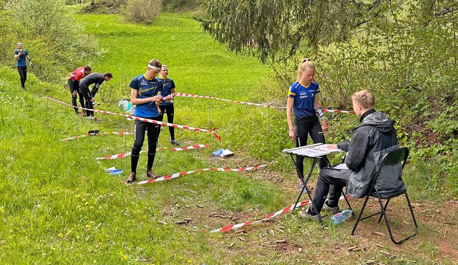 Tilda Östberg, Viktor Svensk och Emma Bjessmo gör sig redo för start.