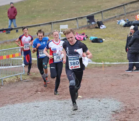 William Sturesson spurtar mot seger i H20 elit på Swedish League i Valdemarsvik.