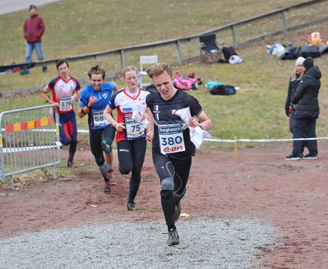 William Sturesson spurtar mot seger i H20 elit på Swedish League i Valdemarsvik.