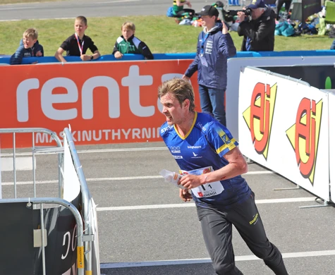 Martin Regborn på väg till växling undre världscupstafetten i Norge våren 2023.