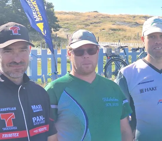 De tre främsta i Svenska cupen deltävling fem. Från vänster. Tvåan Andreas Nilsson, segraren Robert Jakobsson och treanHåkan Gunnarsson.