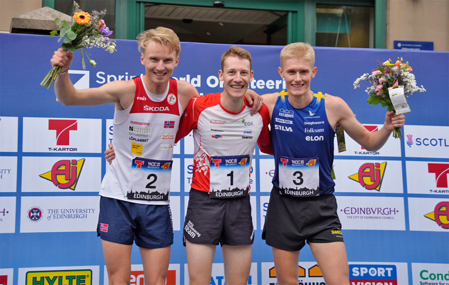 Jörgen Baklid tillsammans med Riccardo Rancan och Jonatan Gustafsson efter finalen på knockout-sprinten vid VM i Edinburgh 2024. Bild: Johan Trygg.