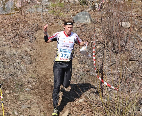 Lukas Larsson, OK Skogshjortarna, på väg mot mål.
