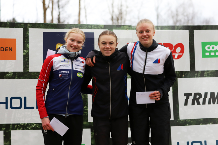 Minna Wingstedt (2:a), Halden SK, Freja Hjerne (1:a), Tumba-Mälarhöjden OK och Filippa Hjerne (3:a), Tumba-Mälarhöjden OK.