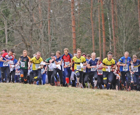 Starten i herrklassen på premiären av Stafettligan i Skåne.