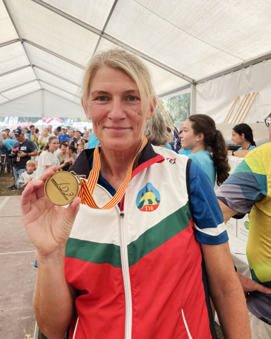 Linda Take med bronsmedaljen.