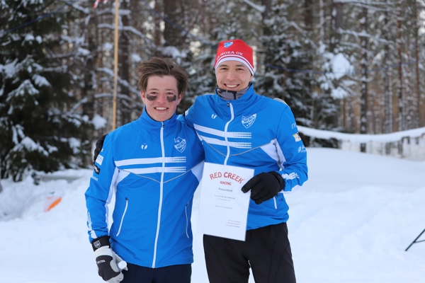 Andrei Lamov och Jonatan Ståhl är glada under prisutdelningen i Svenska cupen