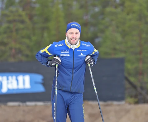 Joel Kärrman är ny förbundskapten för skidorienteringslandslaget. Den gångna veckan har Joel drillat åkarna på Idre Fjälls utlagda snö.