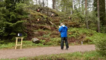 Man läser kartan vid en PreO-kontroll