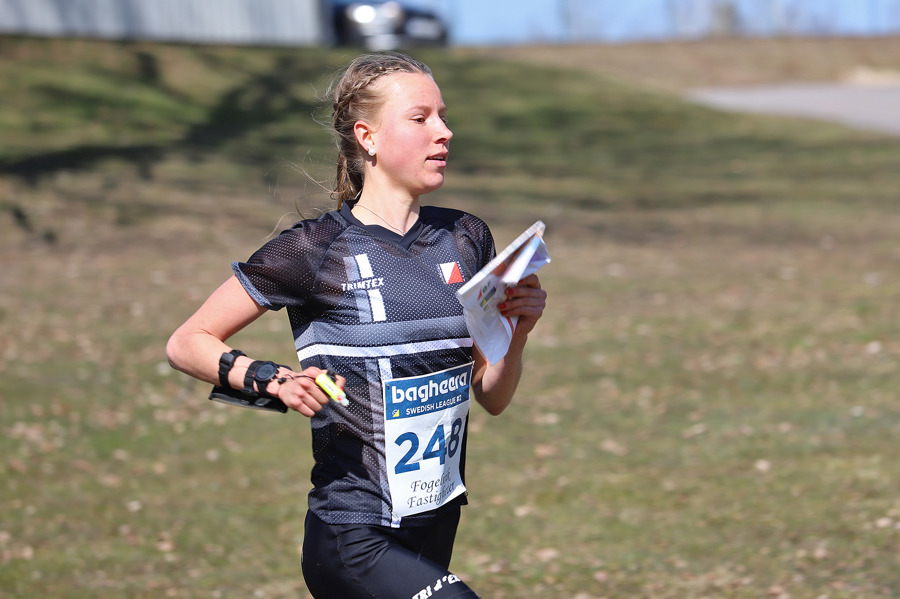 Eleonora Alinder på väg mot upploppet.