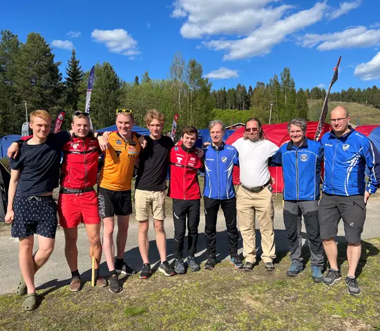 fr.v. David Morén, Richard Sjöholm, Anton Oddmo, Elia Kämpe, Joel Sjöholm, Mats Luspa, Jonas Tanhua, Rick McGregor och Conny Nilimaa.  