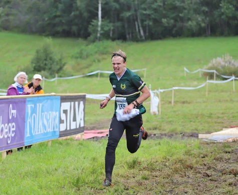 Simon Hector spurtar in på fjärde plats på SM medeldistans 2023.