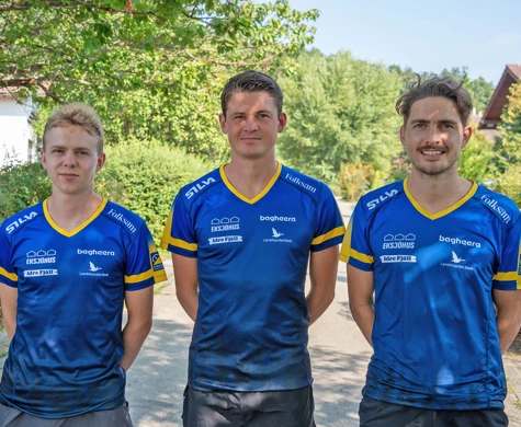 . Jens Rönnols, flankerad av Axel Elmblad till vänster och Max Peter Bejmer, ersätter Gustav Bergman på tisdagens EM-stafett i Sverige lag 3.