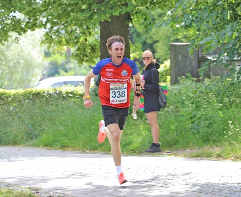 Hannes Mogensen på väg mot sist kontrollen och guld i H20 på Sprint-SM i Västerås.