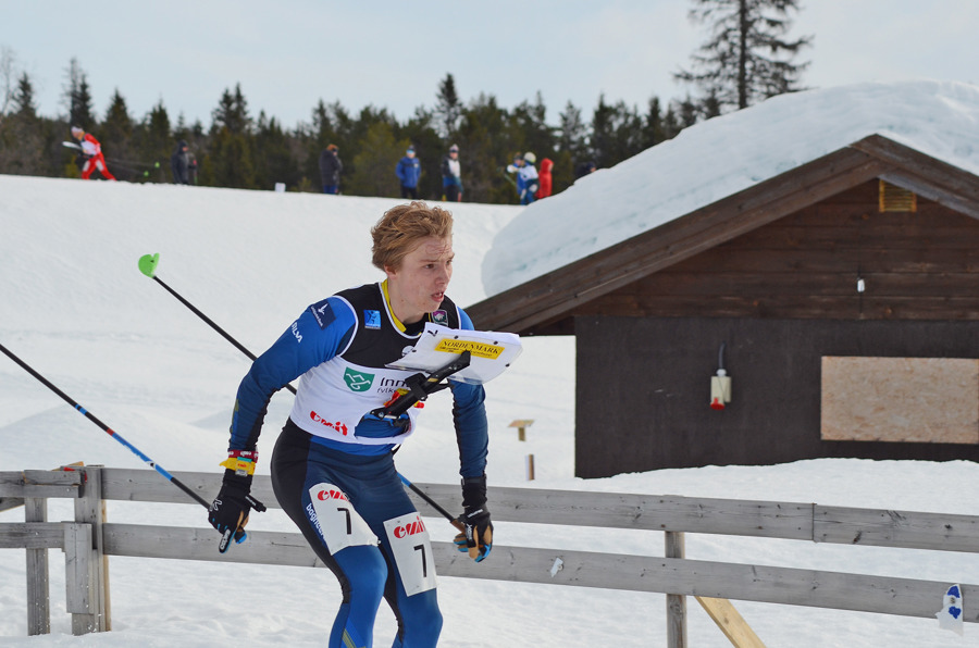 Isak Lundholm spurtar mot mål