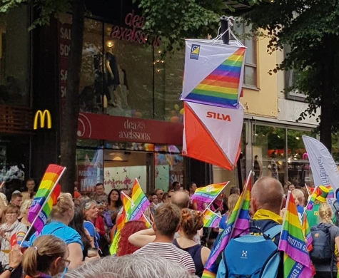 Gå med Svensk Orientering i RFs Pridetåg den 3 augusti!
