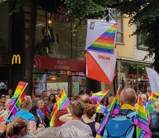 Gå med Svensk Orientering i RFs Pridetåg den 3 augusti!