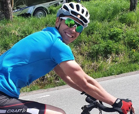 Andrei Lamov, tränare på den nystartade NIU i MTBO i Falun, är ute och cyklar.