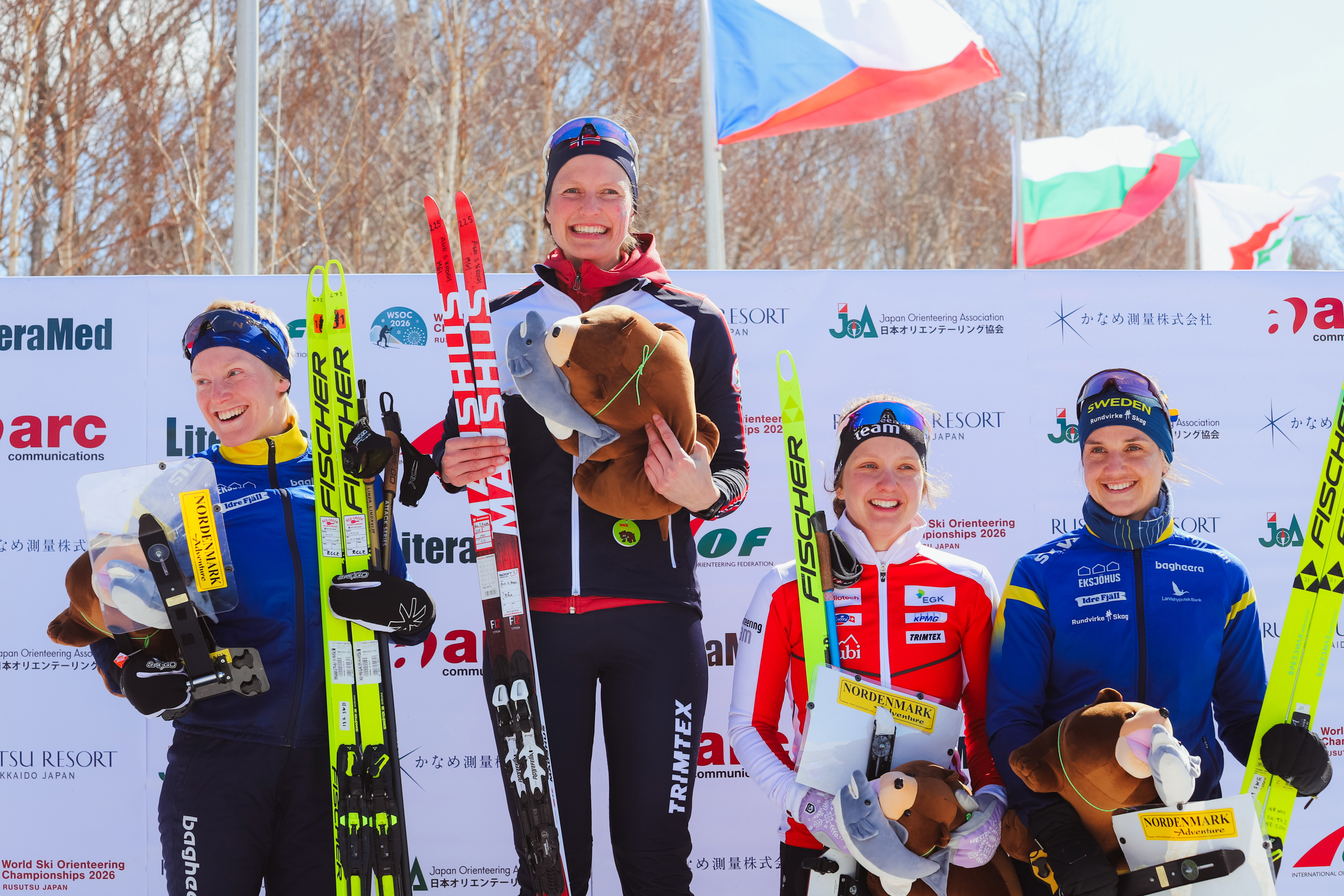Det blev fyra medaljörer i damklassen. Från vänster: Linda Lindkvist (silver), Anna Ulvenöen (guld), Delia Giezendanner och Magdalena Olsson delat brons. 