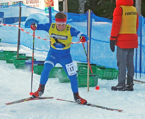 Jonatan Ståhl med full fart från start vid Svenska cupen i skidorientering i Örnsköldsvik.