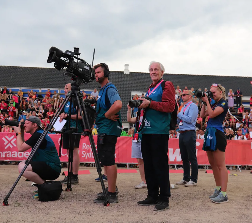 Tv-kameror framför scenen under VM i Danmark 2022
