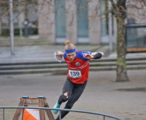 Gustav Bergman flyger mot seger på landslagstest i sprint på Söder i Stockholm.