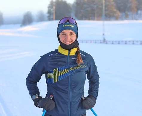 Magdalena Olsson gör sig redo för ett träningspass på Lugnet i Falun.