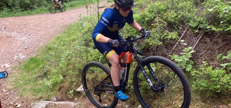 Anna Tiderman i landslaget i mountainbikeorientering på träning