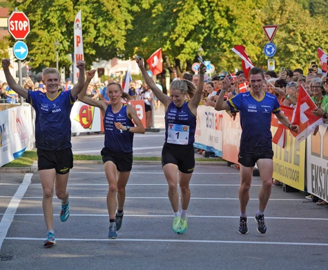 Guldjubel för Jonatan Gustafsson, Tove Alexandersson, Sara Hagström och Martin Regborn.