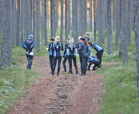 Elever vid OLGY Sandviken gör sig redo för ett träningspass i november 2024. Bild: Johan Trygg.