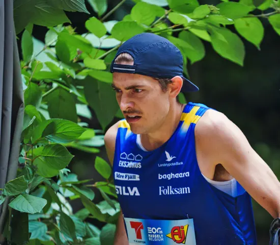 Max Peter Bejmer är i fortsatt ledning av världscupen inför de två avslutade deltävlingarna i Schweiz.