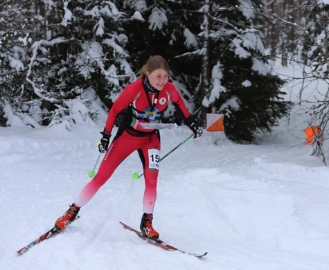 Frida Sandberg spurtar mot mål i svenska cupen i Umeå