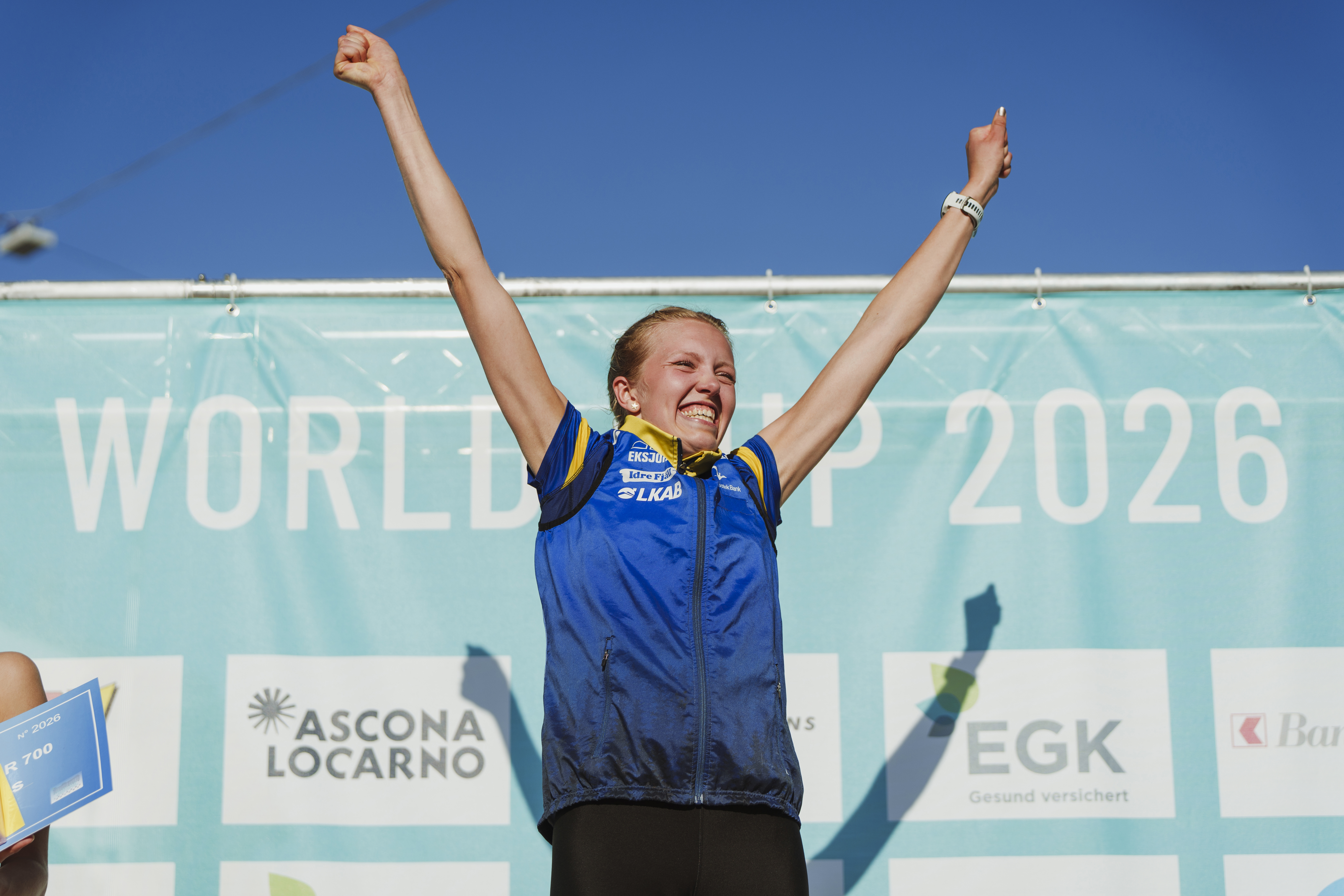 Hanna Lundberg höjer armarna i skyn