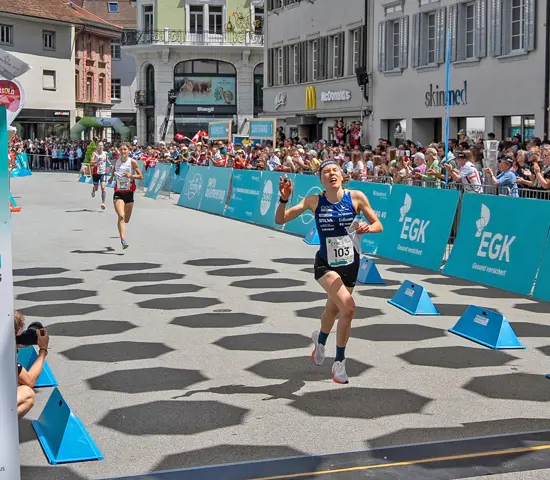 Tove Alexandersson spurtar till seger på knockout-sprinten i Olten, Schweiz.