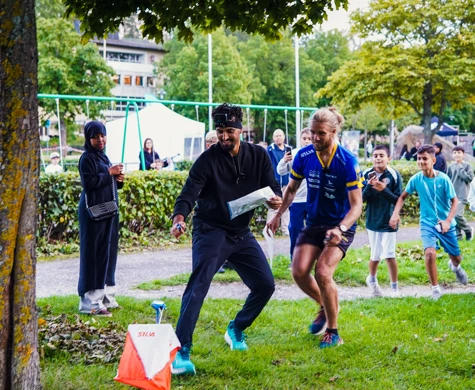 Filip Dikmen stämplar precis före Gustav Bergman