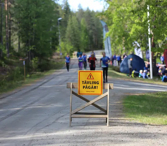 230604 VB3 Skylt Tävlingpågår Tildaandersson