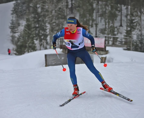 Evelina Wickbom spurtar på upploppet under EM i Lettland.