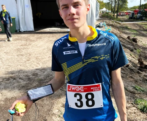 Noel Braun efter målgång med SI-pinnen han hittade till slut