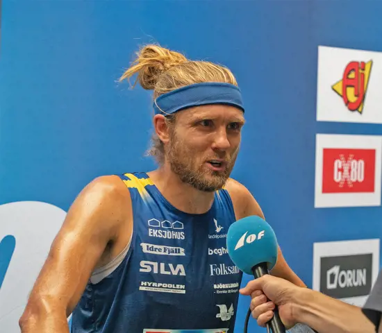 Gustav Bergman intervjuas av IOF vid världscupen i Tjeckien augusti 2023.